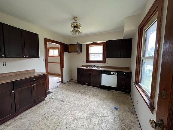 2nd image of 1871 Garden Ln