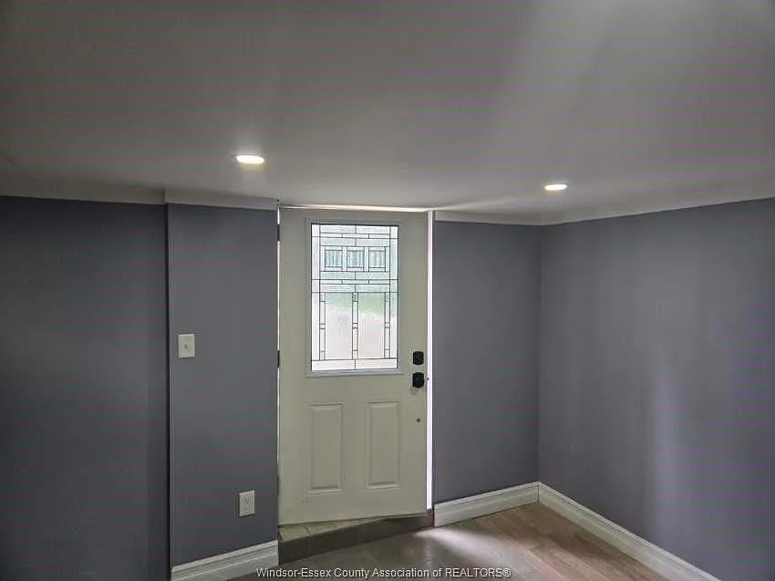 2 bed, 950 sqft, $2,000 — Photo 2