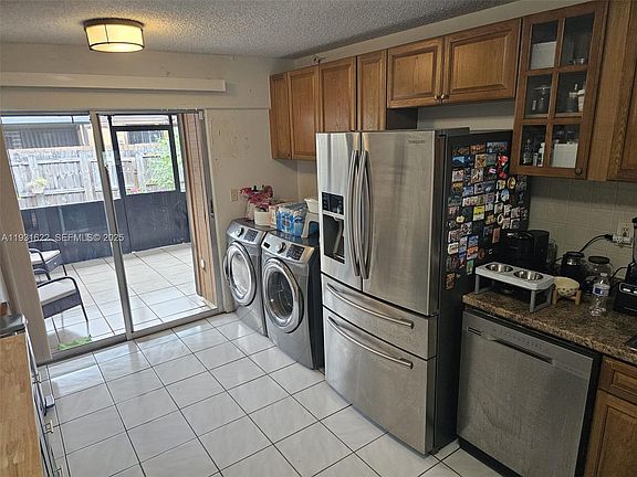 5th image of 10371 Jasmine Ct