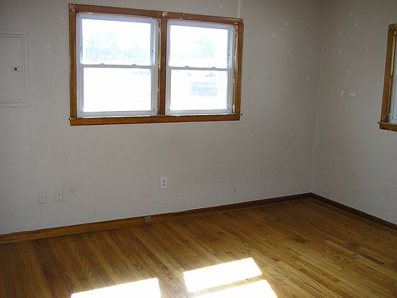 5th image of 909 Cabell Dr APT A