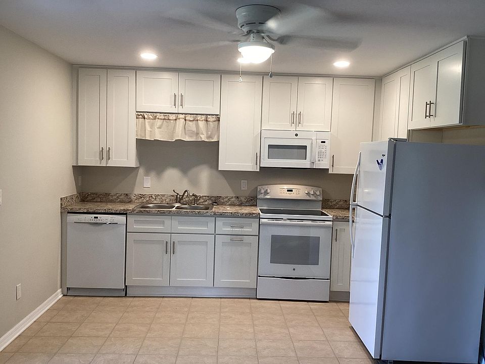 Eat in kitchen