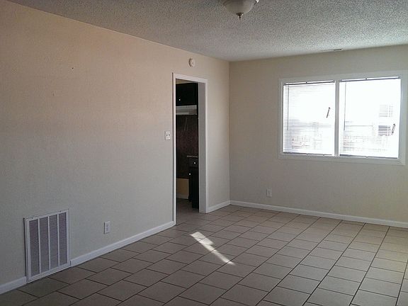 5th image of 4523 N Parker Ave
