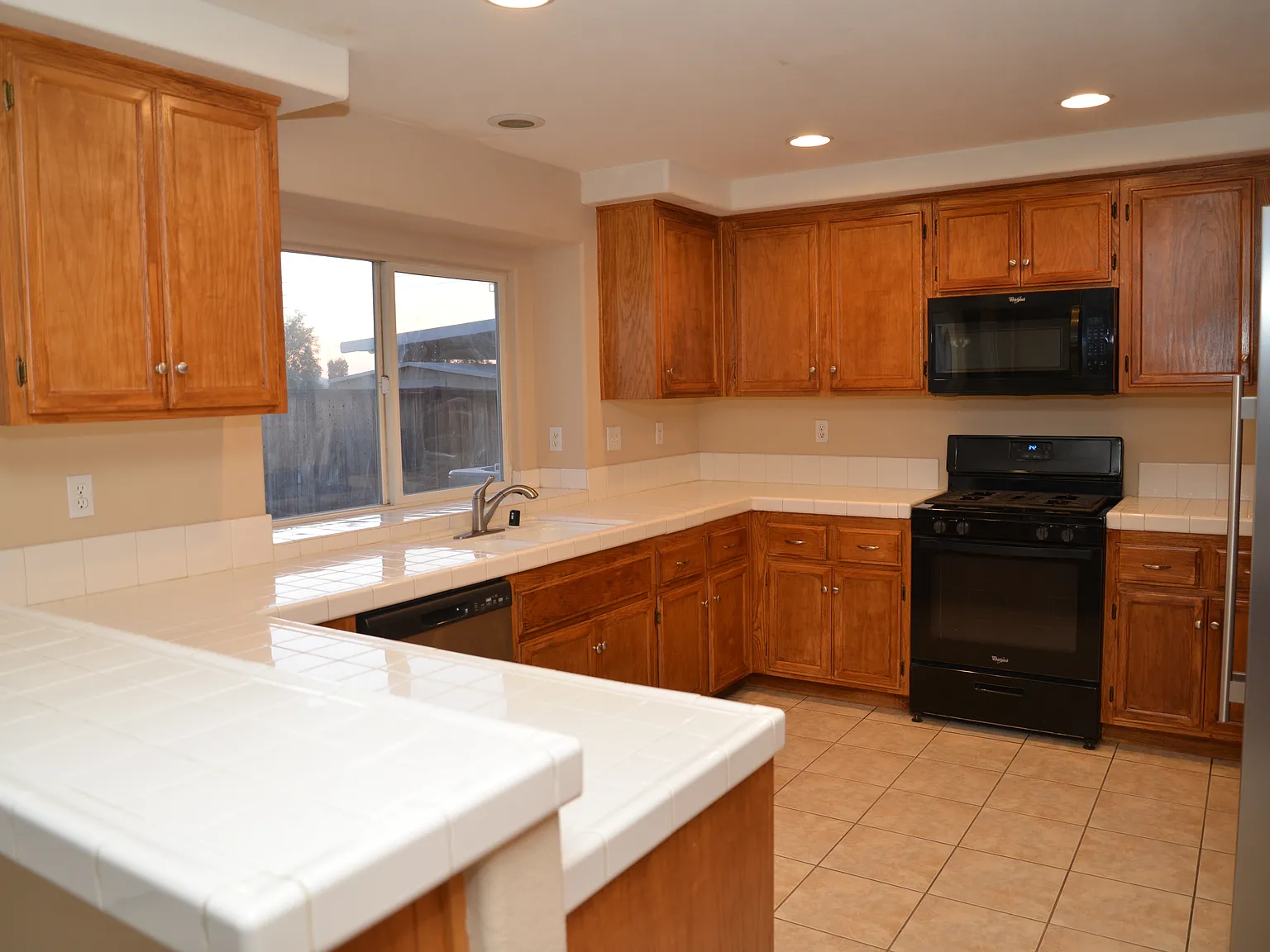4 bed, 2409 sqft, $3,290 — Photo 4