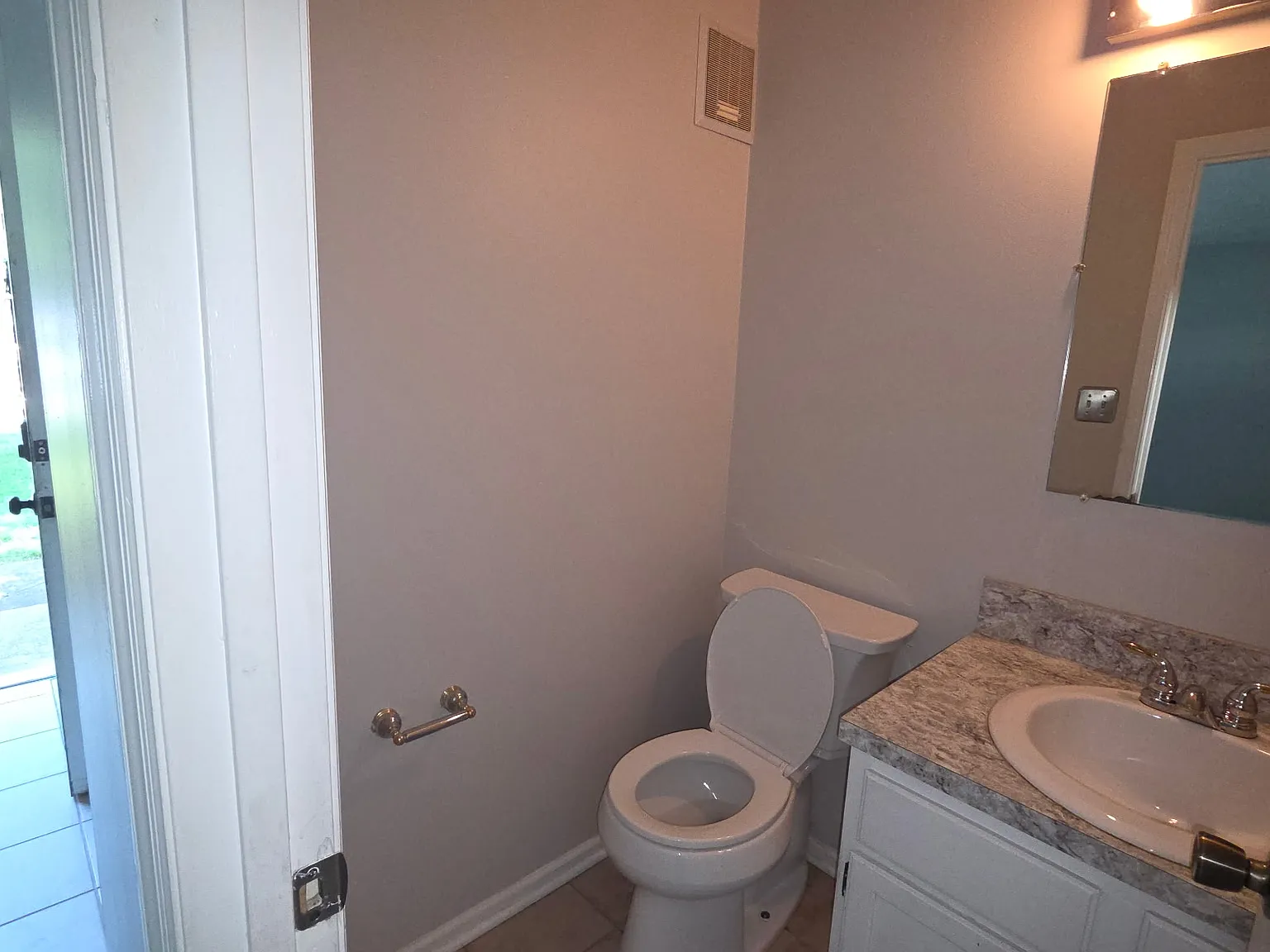 2 bed, 1.5 bath, 1400 sqft, $1,425 — Photo 3