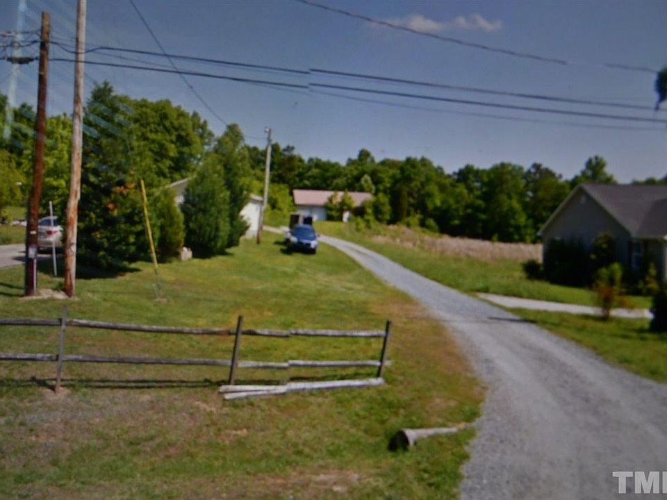 2nd image of 203 Oakwood Dr