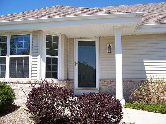 3rd image of N96W14140 Knollcrest Cir