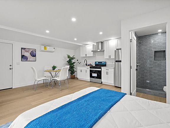 3rd image of 5813 Saloma Ave