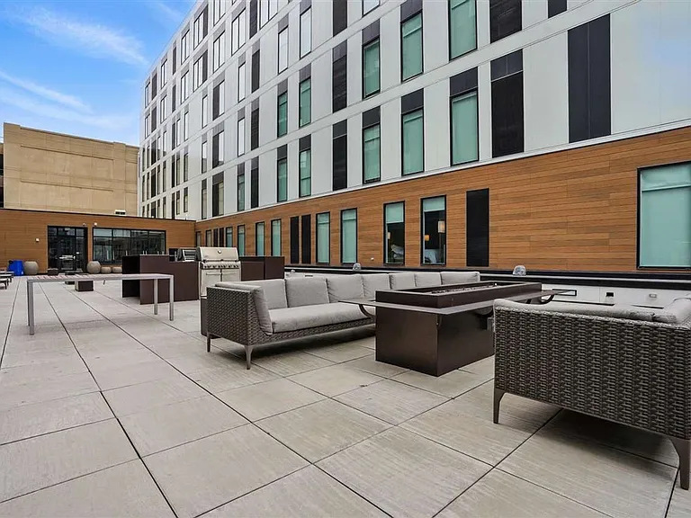 300 S Clinton St — Photo 19