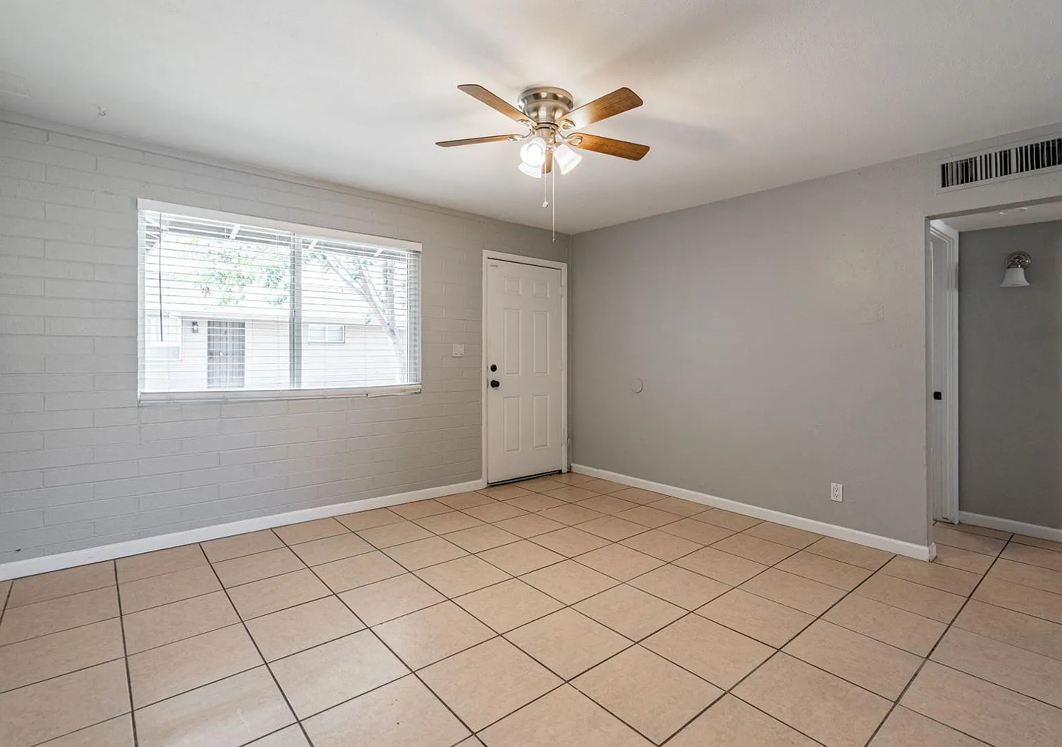 2 bed, 1.0 bath, 650 sqft, $1,250 — Photo 3