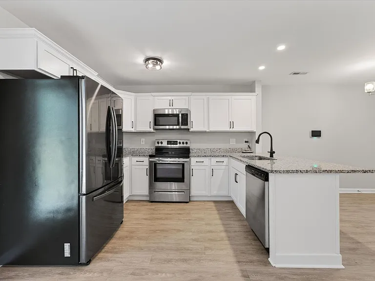 645 Stowe Ct #L — Photo 13