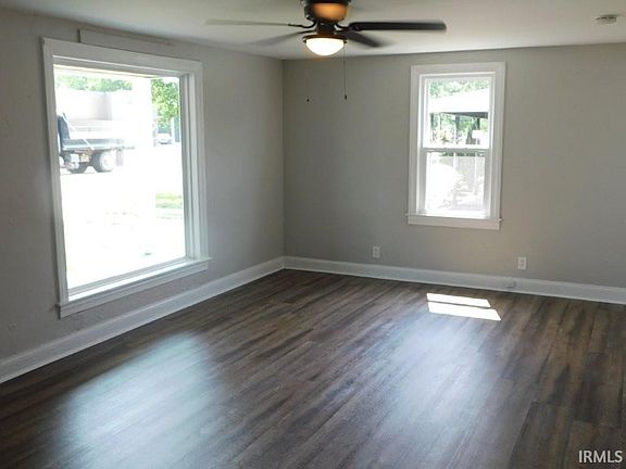 5th image of 1144 E Blackford Ave