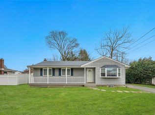 11 Mayo Ave, Huntington, NY 11743