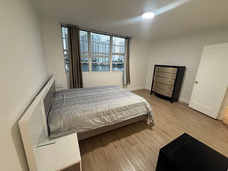 801 Brickell Bay Dr #470 — Photo 19