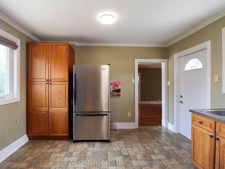 130 Mayfield Dr — Photo 6