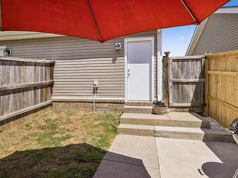 1319 Riverbrook Dr — Photo 41