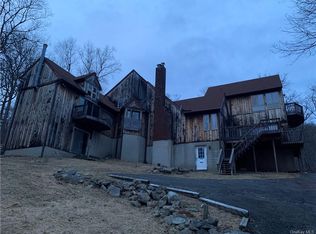 40 Ridgetop Dr, Tomkins Cove, NY 10986