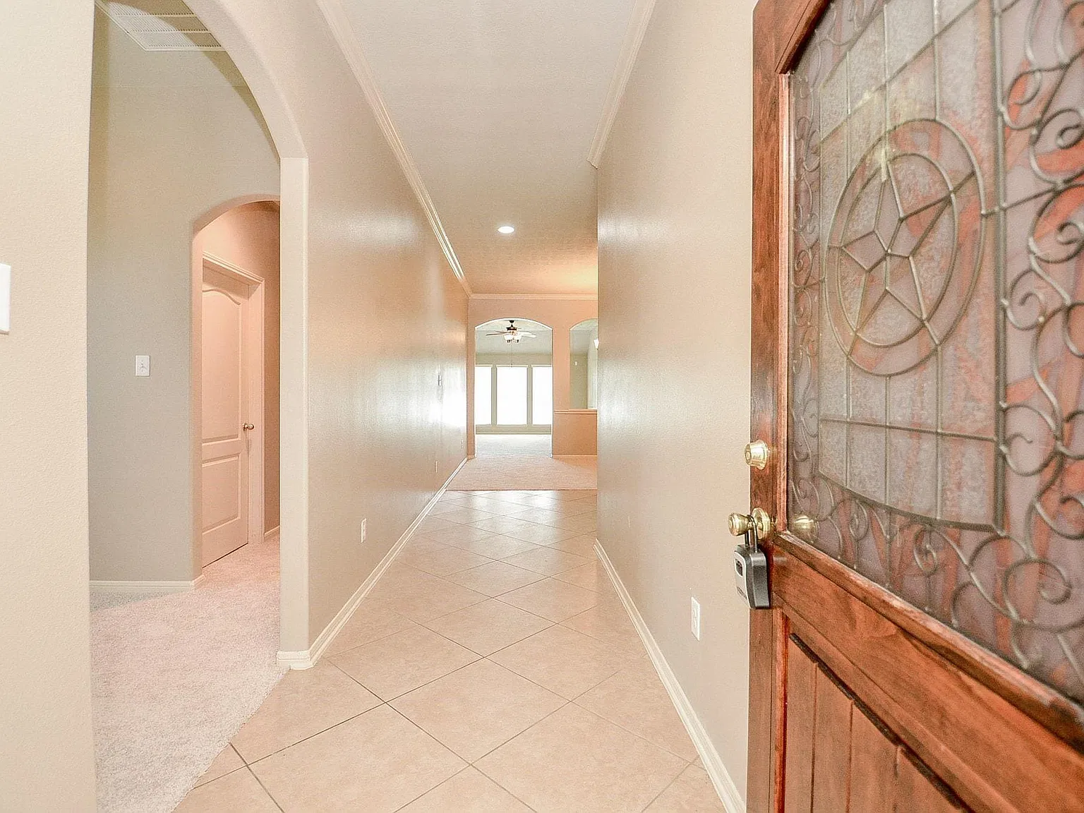 3 bed, 2.0 bath, 2030 sqft, $2,195 — Photo 3