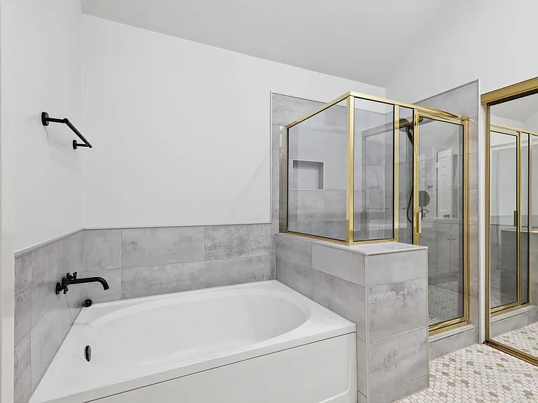 381 Arbor Ln — Photo 16