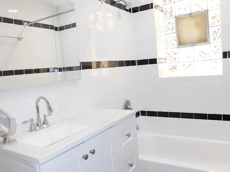 1321 W Touhy Ave #1N — Photo 5