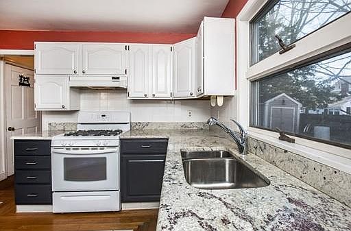 3rd image of 10 Willow Ave