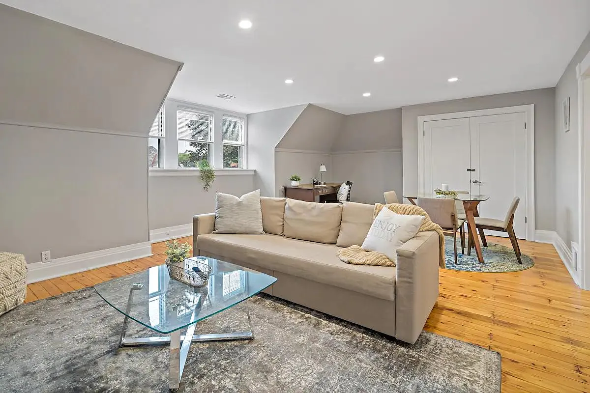 Building Photo - 5536 Baywood St #3