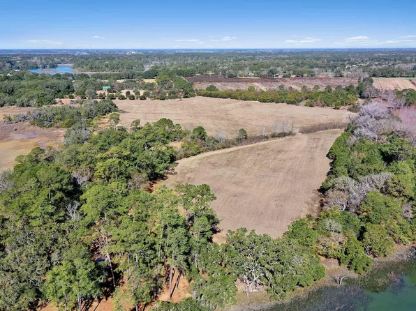 1824 Back 40 Rd, Wadmalaw Island, SC 29487