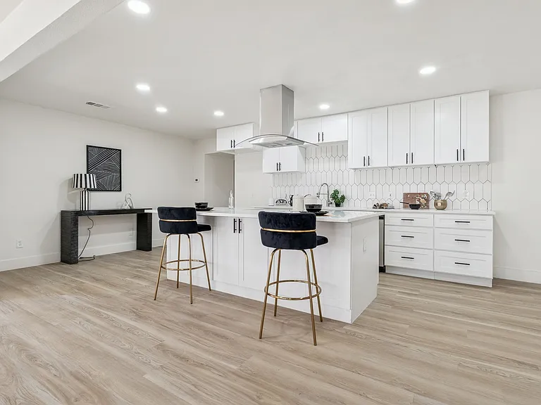 3716 Ovid Ave — Photo 24