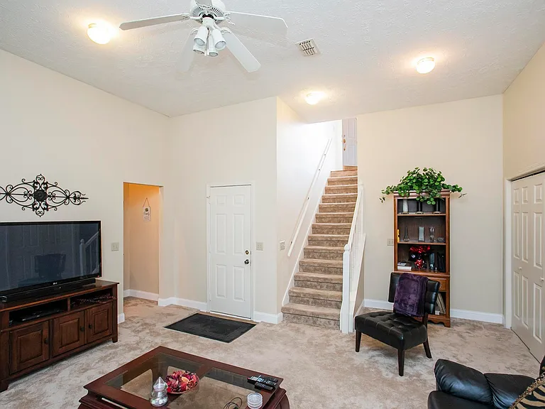 1508 Clover Ct — Photo 33