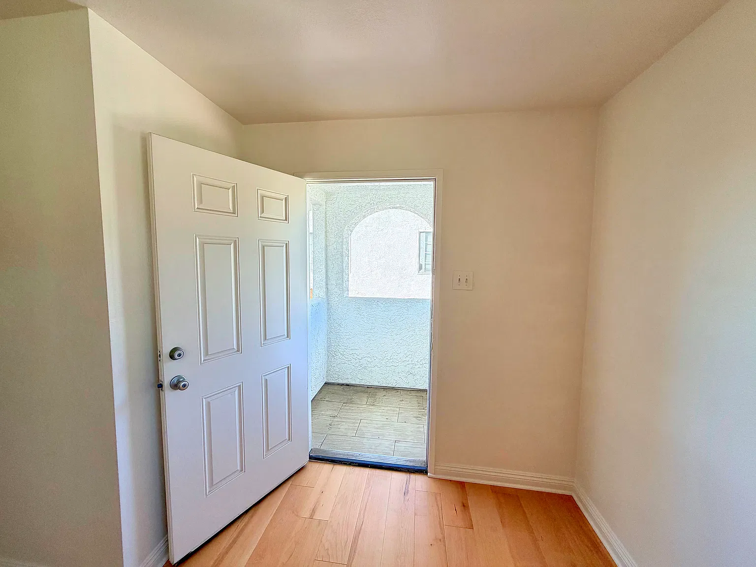 2 bed, 900 sqft, $2,250 — Photo 3