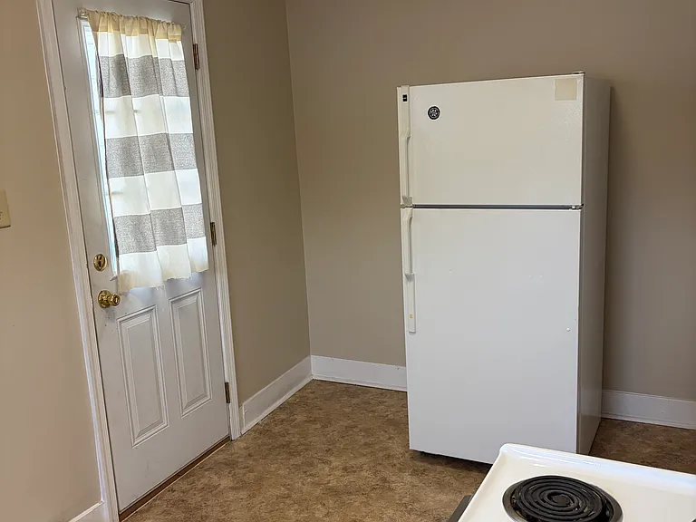 1614 W Market St — Photo 21
