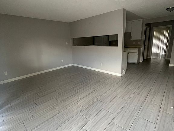 3rd image of 5114 Oakland St #207