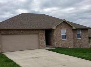 1661 N Pigeon Rd, Nixa, MO 65714