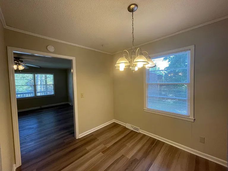 207 Charleston Ave — Photo 8