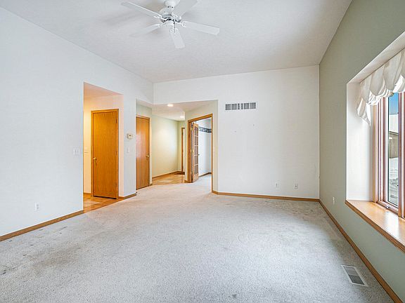 3rd image of 267 Interlaken Ct