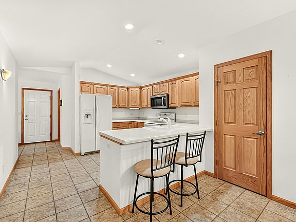 5th image of 2970 Kenosha Dr NW