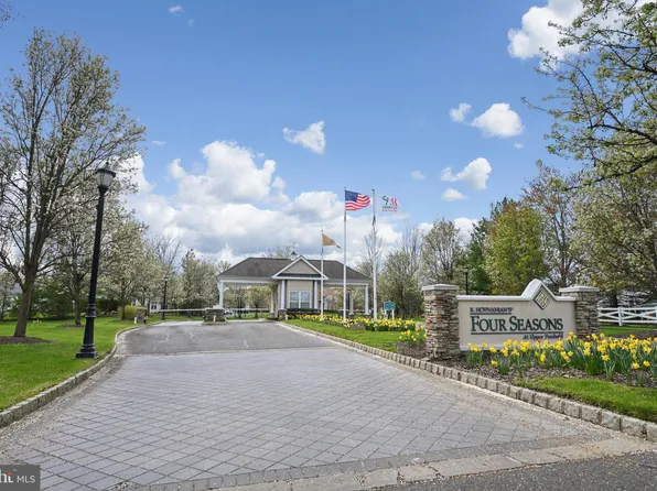 163 Minuteman Cir, Allentown, NJ 08501