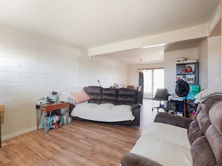 2439 E Parkside Dr — Photo 6