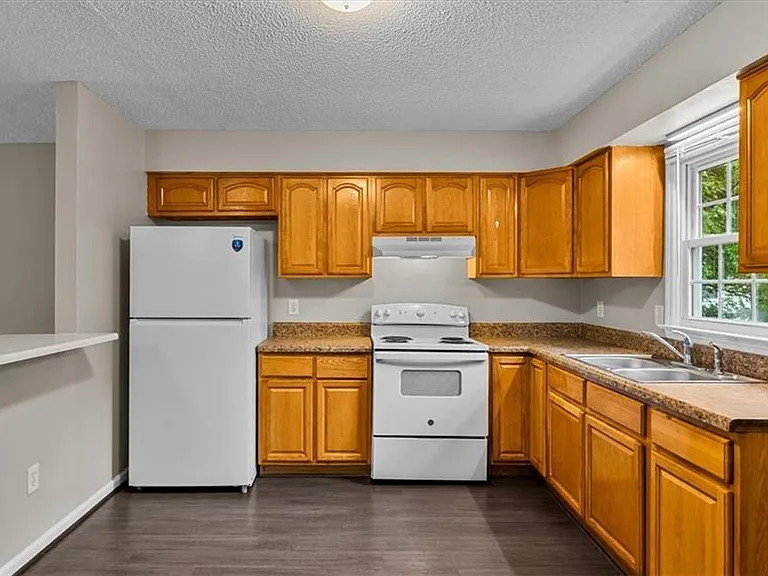 1307 Pearson St — Photo 32