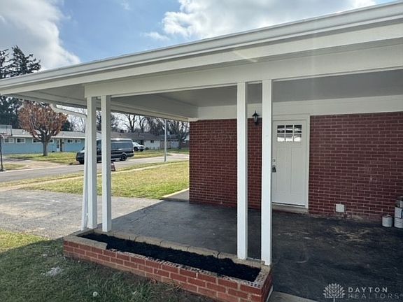 3rd image of 457 Crystal Dr
