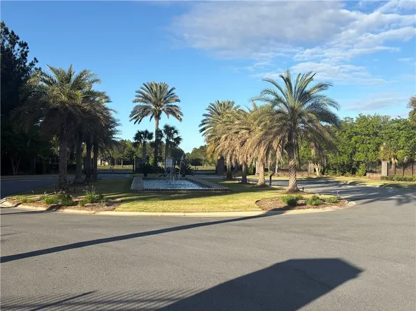 135 Beacon Pointe Pkwy, Woodbine, GA 31569