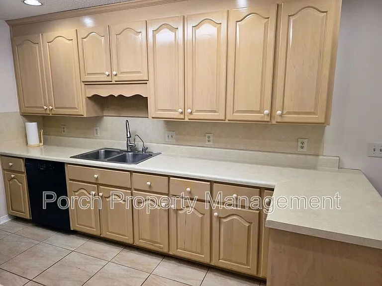 303 Shoreline Dr — Photo 11