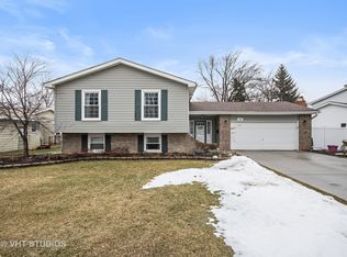 1757 College Ln S, Wheaton, IL 60189