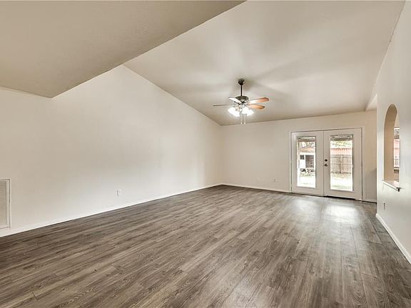 2nd image of 1529 Camelia Dr