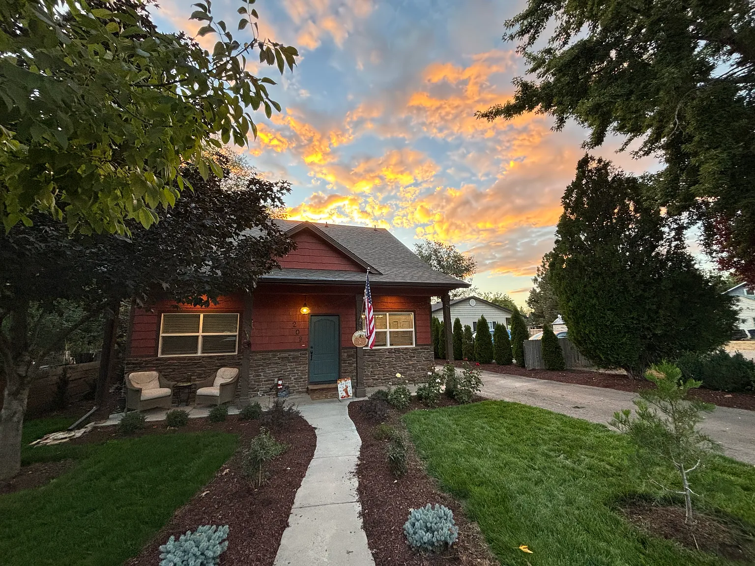 5 bed, 2300 sqft, $3,500 — Photo 2