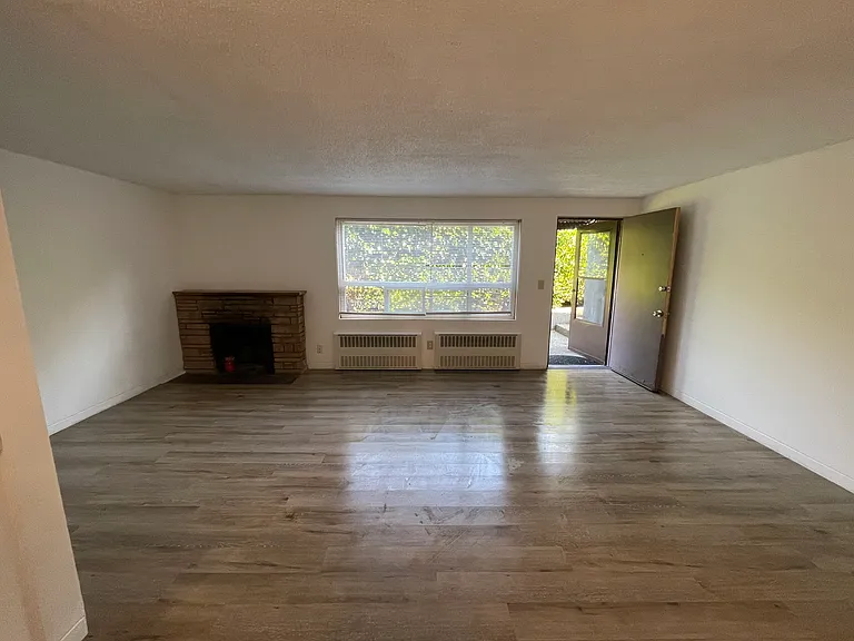 5410 Ivanhoe Pl NE #1 — Photo 2