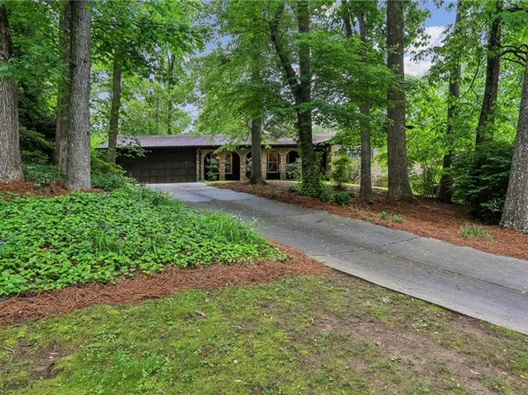 2700 Regency Dr E, Tucker, GA 30084