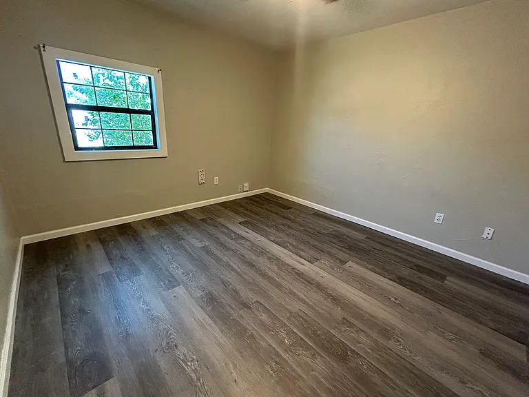 508 Lefors St — Photo 7