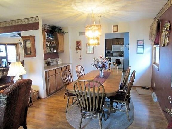 4th image of W201N16986 Chateau Dr