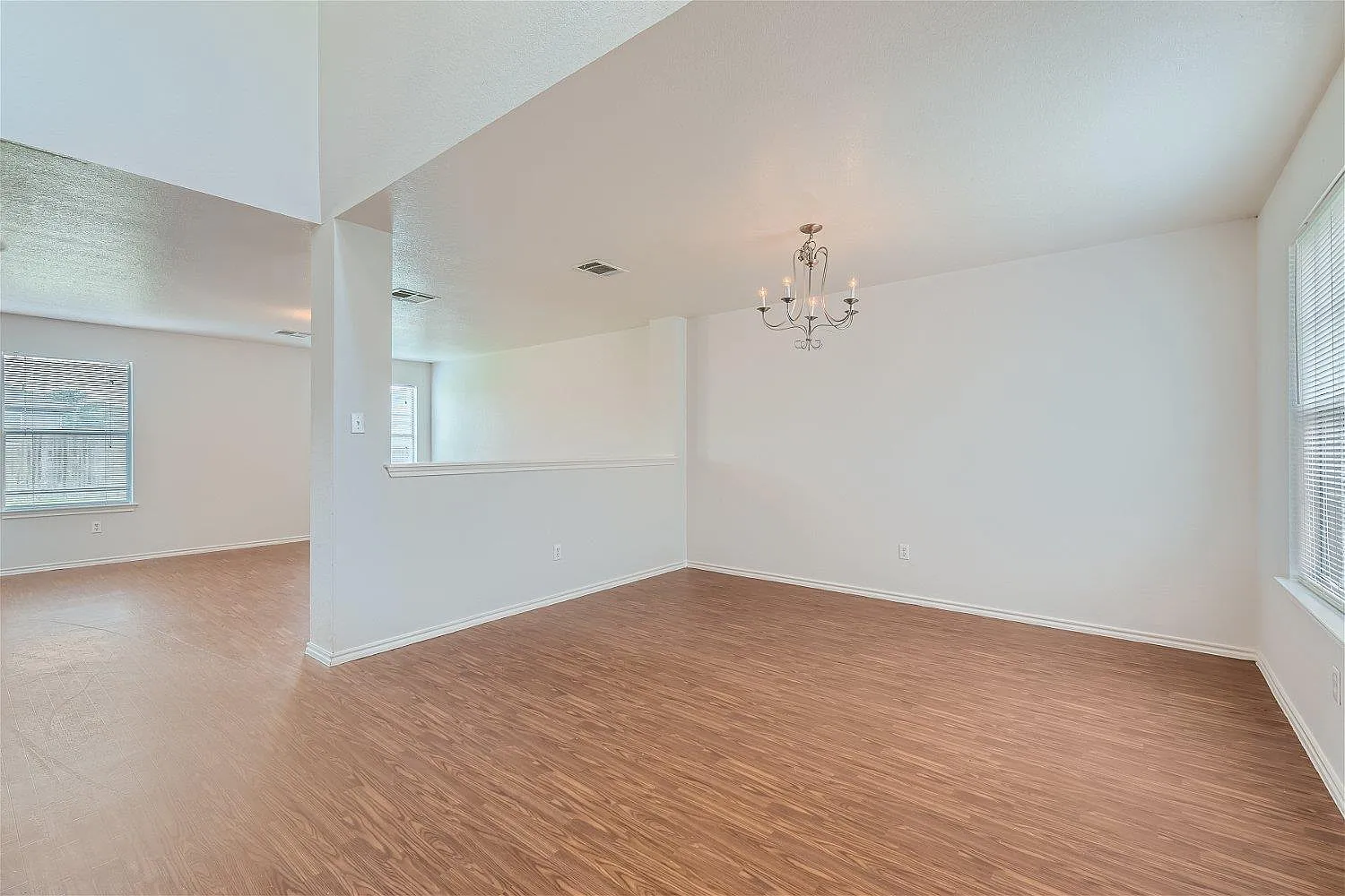 4 bed, 3.0 bath, 2420 sqft, $1,900 — Photo 4