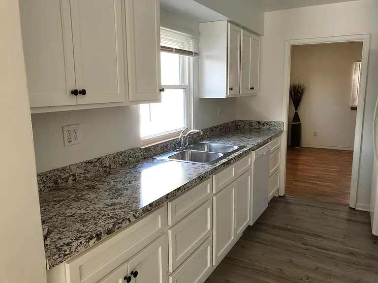 1404 Jorn Ct — Photo 4